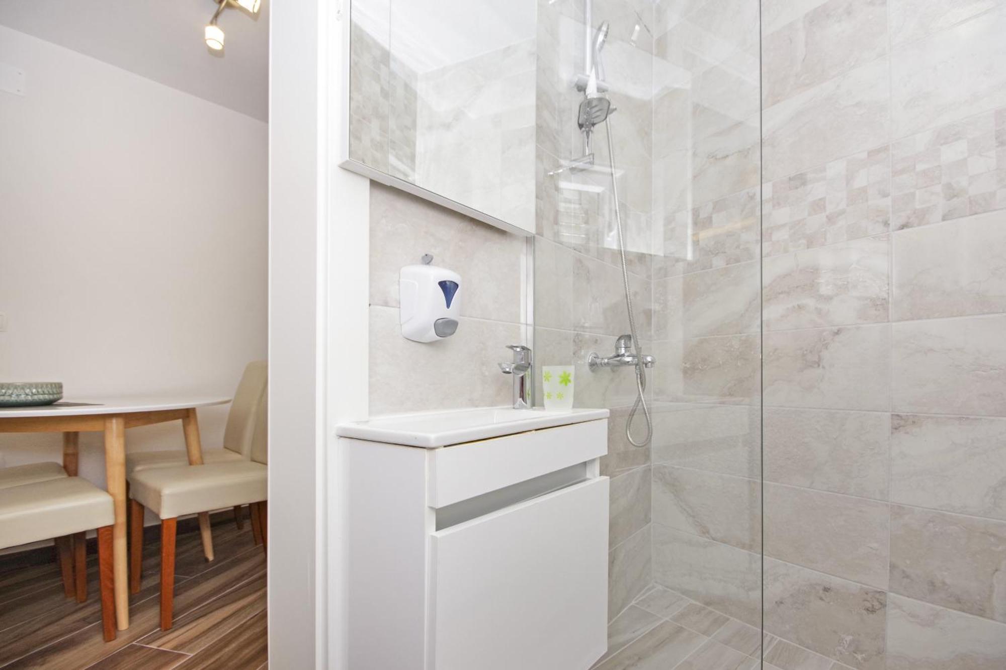 Apartments By The Sea Baska Voda, Makarska - 17570 חדר תמונה